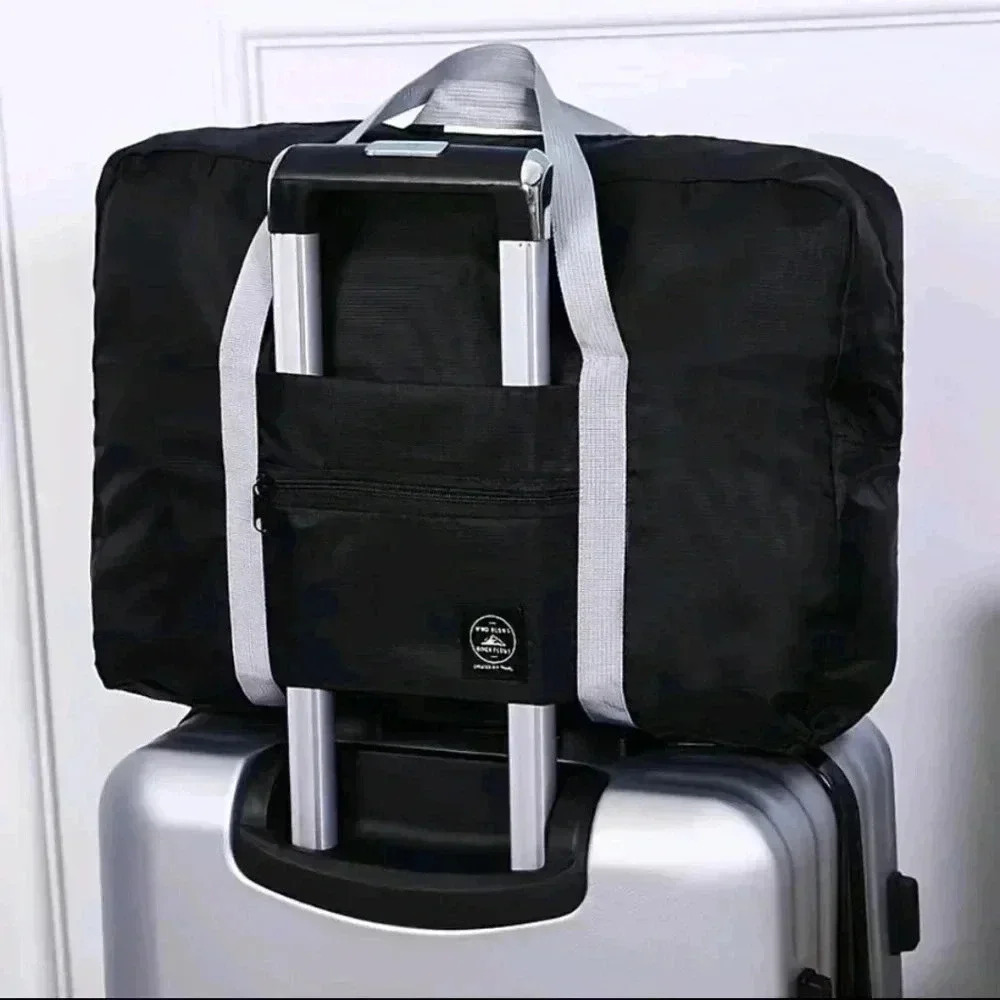 Compact folding travel bag womens and mens storage for long car and plane rides